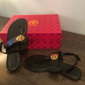 Beautiful Tory Burch sandal!